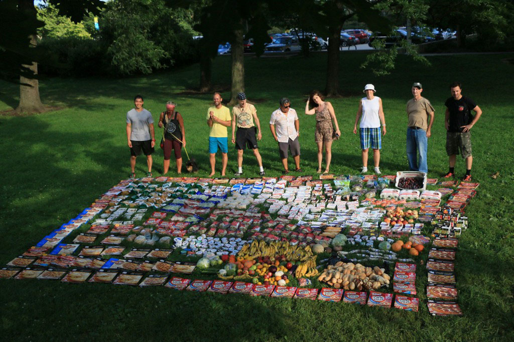 Rob Greenfield recovered all this food from dumpsters in Chicago