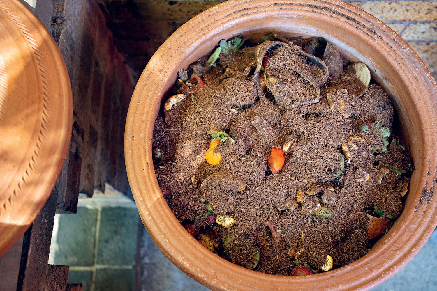 Composting at Home with Terra-Cotta Pots – A D.I.Y. Guide
